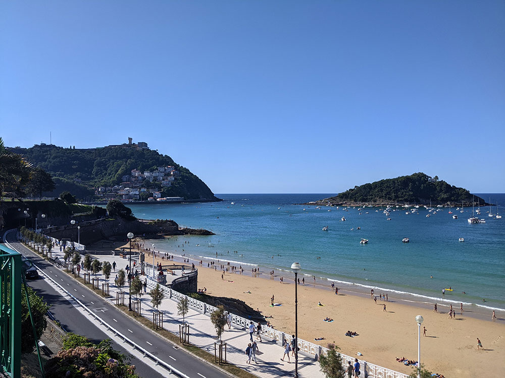 Vista de la isla de Santa Clara en San Sebastián desde Mira Concha