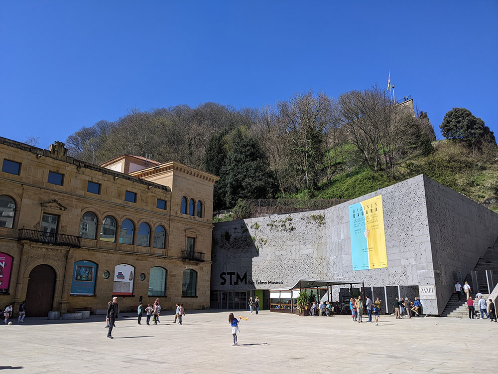Exterior del museo San Telmo de San Sebastián
