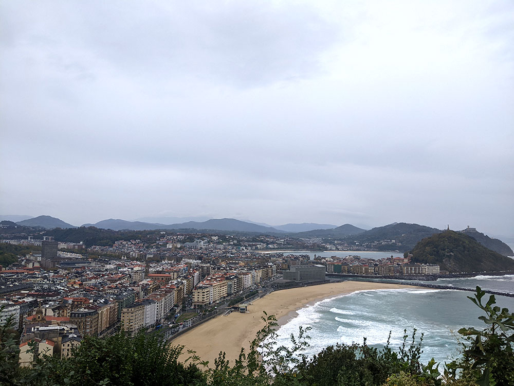 Vista sobre Gros y la playa de la Zurriola desde el Monte Ulia