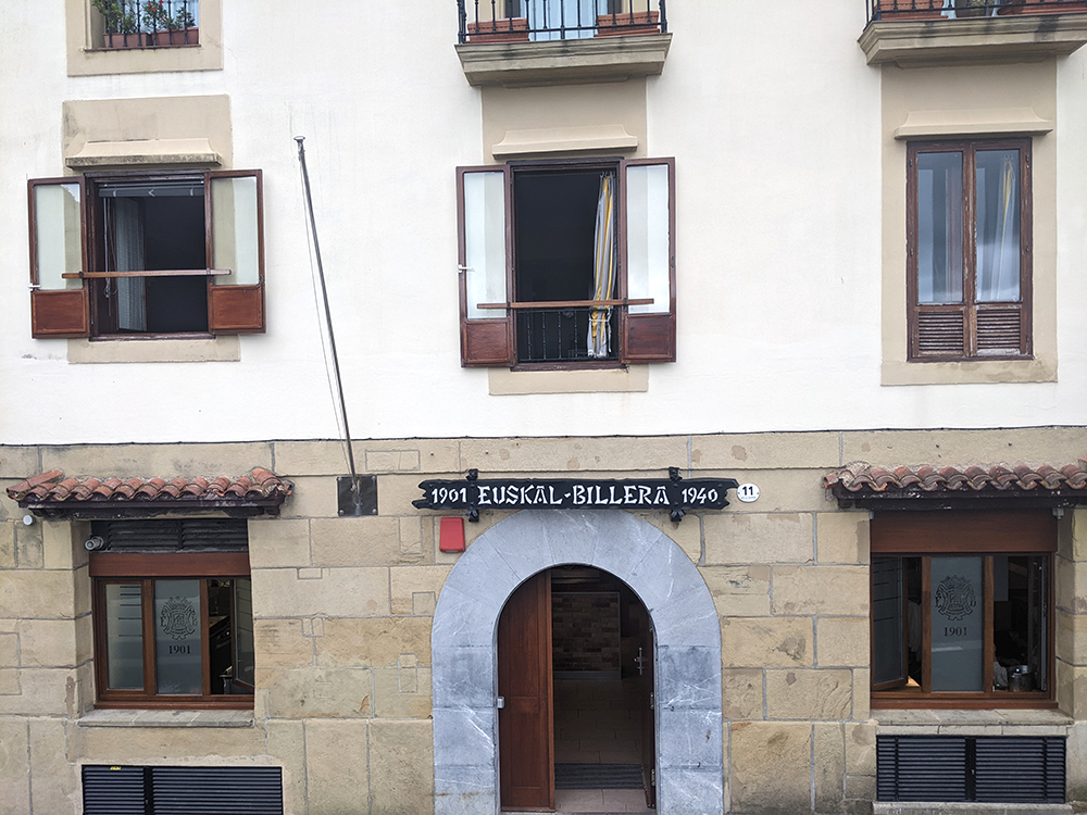 sociedad gastronómica en la Parte Vieja de San Sebastián