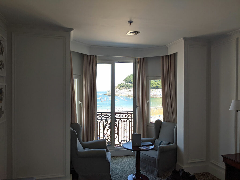 Vista desde las habitaciones orientadas al mar del hotel londres de inglattera en San Sebastián