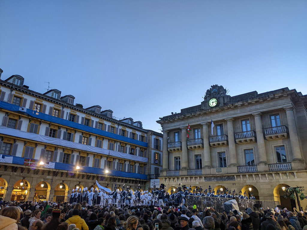 Plaza constitucion san sebastian durante La Tamborrada