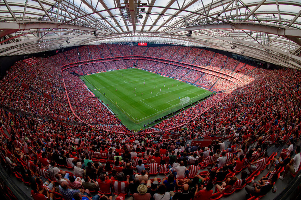 El Estadio de San Mamés durante un partido  