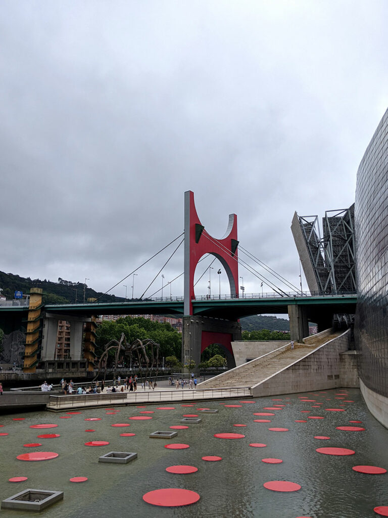 Puente de La Salve en Bilbao desde el museo Guggenheim