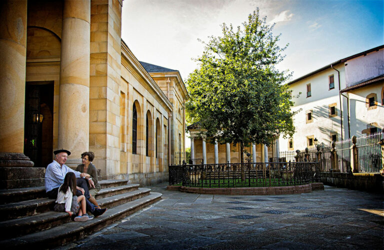 4 Popular Basque Symbols & Their Meanings - Discover Donosti